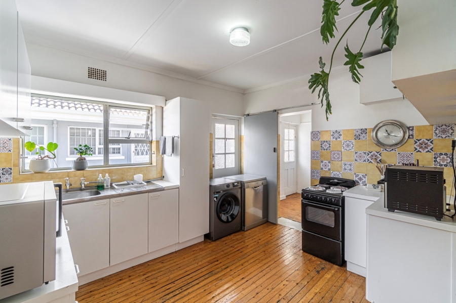 2 Bedroom Property for Sale in Vredehoek Western Cape